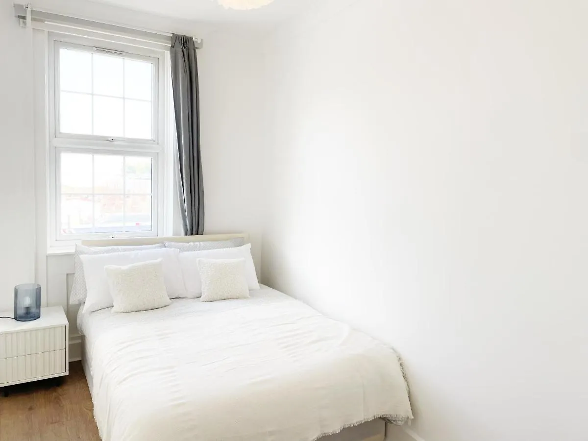 Apartment 1 Bedroom City Gem, Prime Location. London