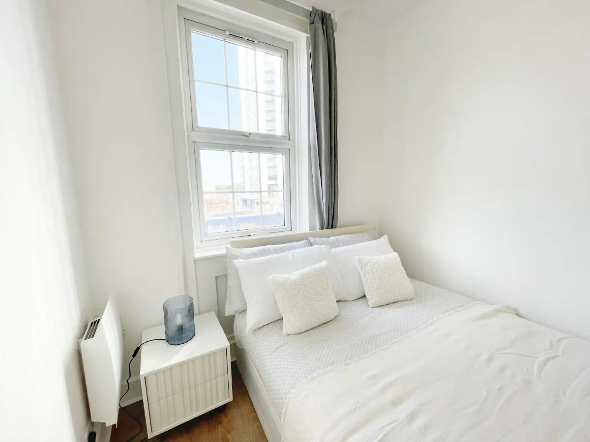 Apartment 1 Bedroom City Gem, Prime Location. London