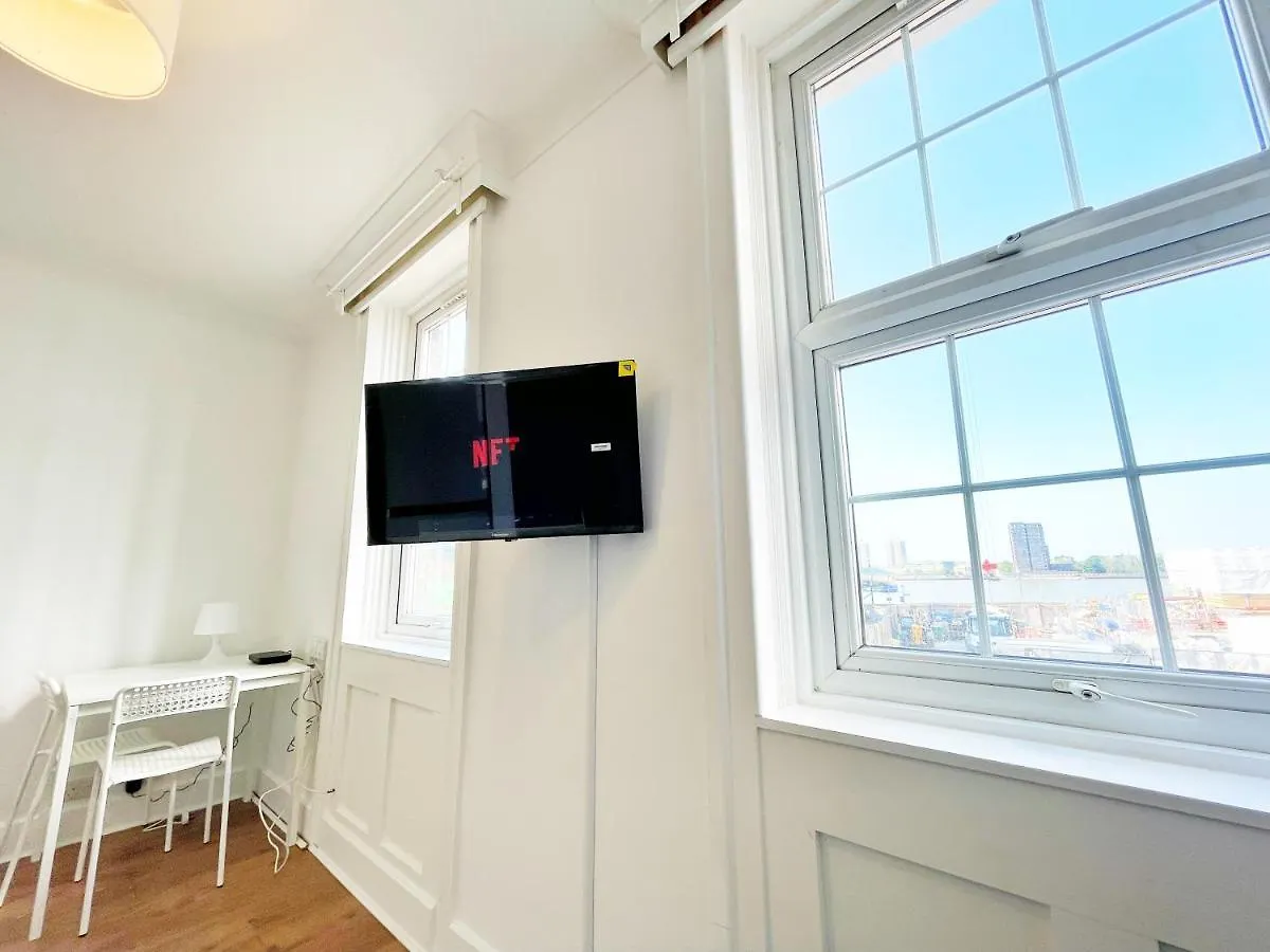 1 Bedroom City Gem, Prime Location. London 0*,
